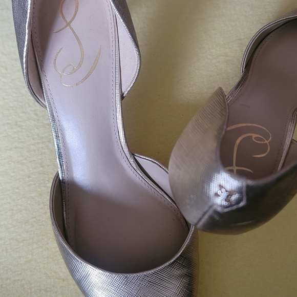Sam Edelman Gold Heels - Picture 2 of 8